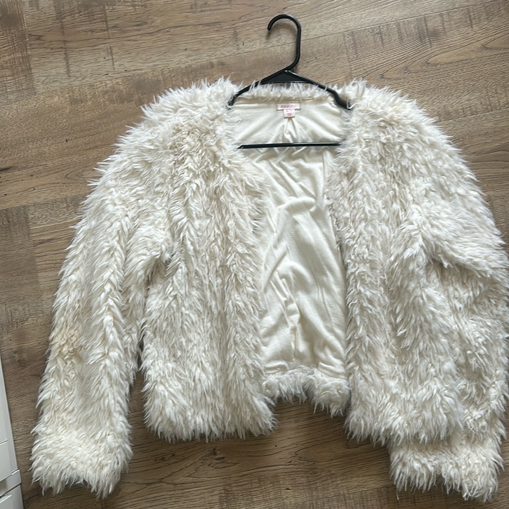 XL cropped crème crops faux fur jacket